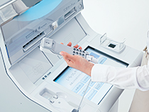 音声とハンドセットで取引できる「音声案内システム」 音声とハンドセットで取引できる「音声案内システム」