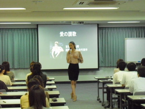 最後には『愛の讃歌』を