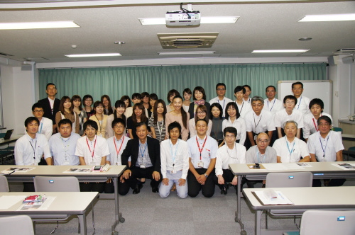 参加者全員による記念写真