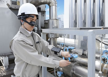 本体とウェアラブルキーボードの装着イメージ