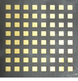 図3 試作した64パッチのアレーアンテナ(1本のミリ波ビームを形成)