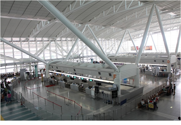 図3 国際線ターミナルの搭乗手続きエリア