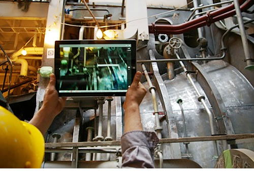 配管位置、配管方法を確認している様子