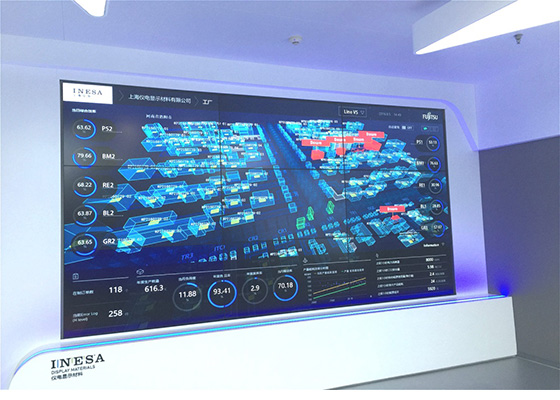 図. 工場全体の製造ラインの稼働状況を可視化したIntelligent Dashboard（場所：INESA Display Materials Co., Ltdのカラーフィルター製造工場内 中央管理室）