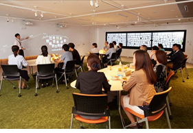 図1.「FUJITSU Digital Transformation Center」