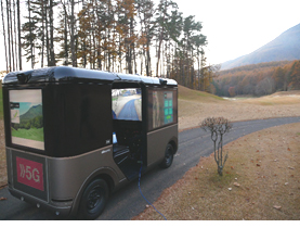 次世代ディスプレイカートの画面に投影している様子