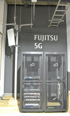 図. ローカル5Gシステムのアンテナと基地局